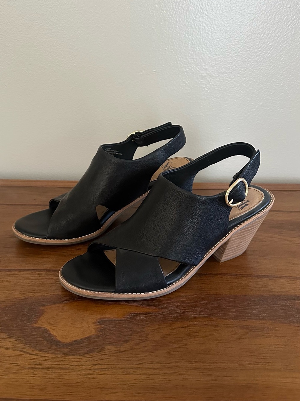 Sofft Mendi Heeled Sandal Black Leather Cross-Front Slingback Block